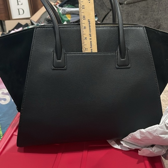 Black large tote , Michael Kors suede sides. Beautiful NEW - Picture 6 of 9